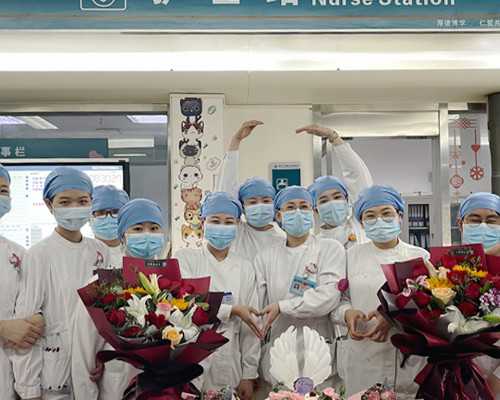 新妈咪如何照顾双胞胎女儿